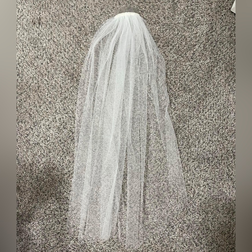 Veil Style 72’ in ivory by Erica Koesler